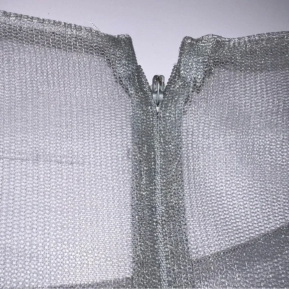 🆕MacDuggal Embroidered Illusion Puff Sleeve Gown|Size 14|$798 Retail|Minor Flaw - Picture 15 of 16